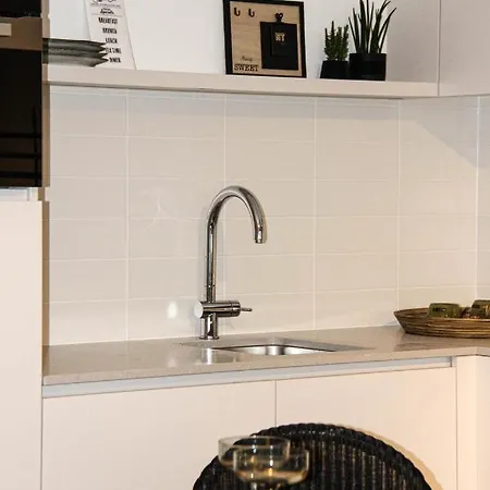 Crystal Residences - Luxurious Seaside Appartement *