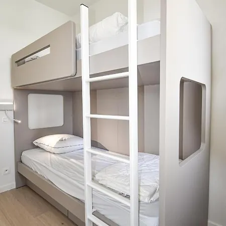 Crystal Residences - Luxurious Seaside Appartement *
